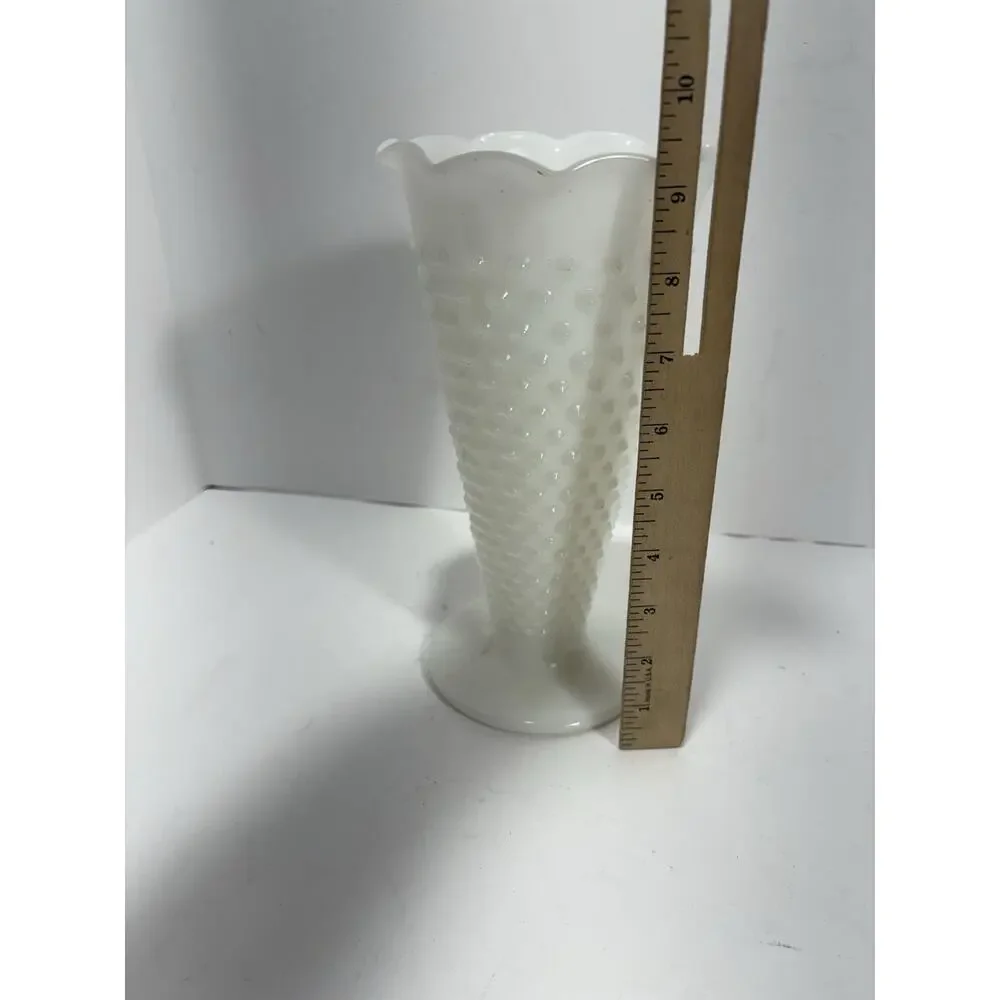 Vintage Anchor Hocking Milk Glass Vase Hobnail Ladder Fluted Rim 9-1/2”‎